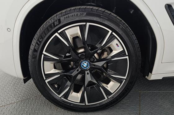 BMW iX3 M Sports — пробег 72 840 км — фото 5 из 5
