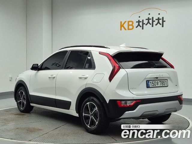 Kia Niro Prestige — пробег 22 700 км — фото 2 из 5