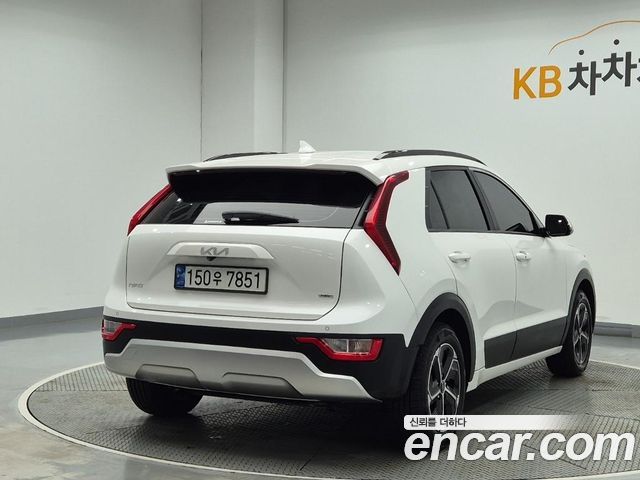 Kia Niro Prestige — пробег 22 700 км — фото 3 из 5