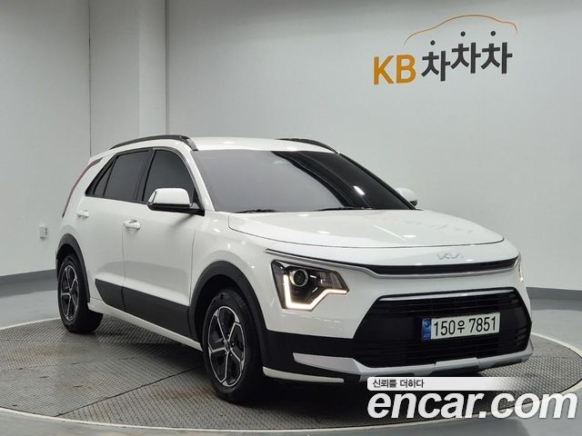 Kia Niro Prestige — пробег 22 700 км — фото 4 из 5