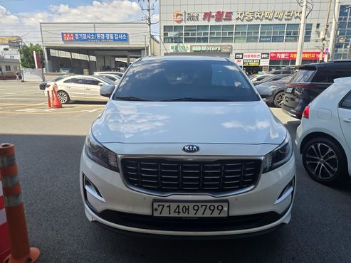 Kia Carnival 11-Seater Prestige — пробег 128 907 км — фото 1 из 5