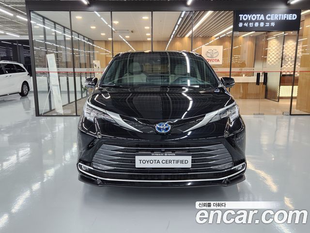 Toyota Sienna 2.5 Hybrid 2WD — пробег 3 891 км — фото 3 из 5