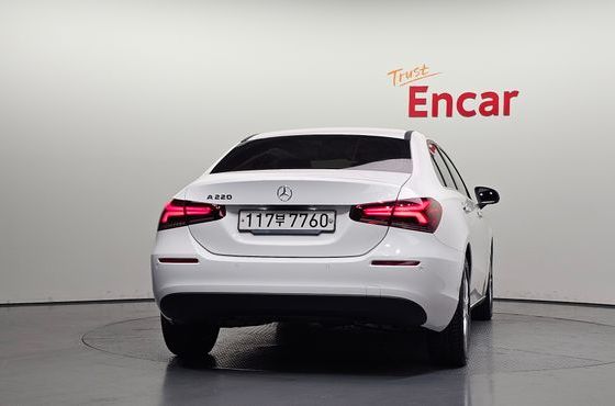 Mercedes-Benz A-Class A220 Sedan — пробег 39 664 км — фото 4 из 5