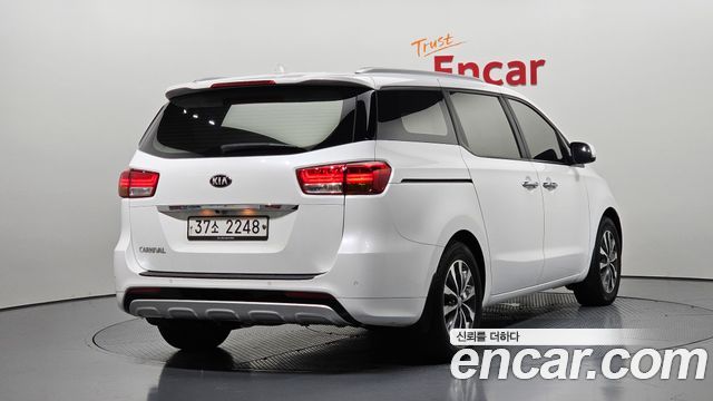 Kia Carnival из Кореи Encar