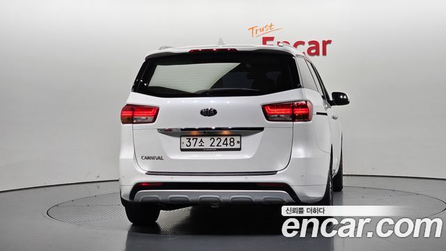 Kia Carnival из Кореи Encar