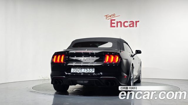 Ford Mustang GT Convertible — пробег 75 116 км — фото 4 из 5