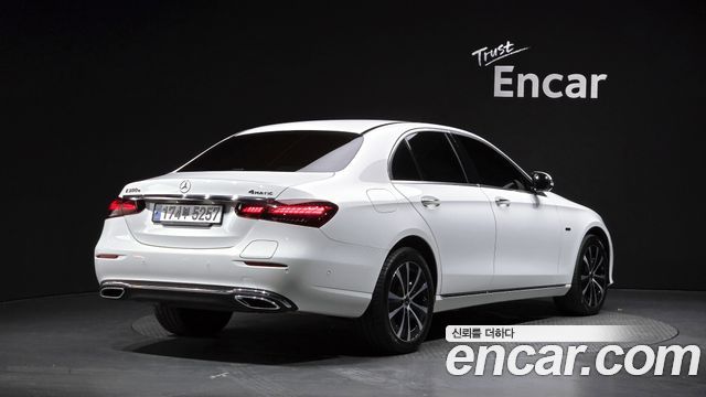 Mercedes-Benz E-Class E300e 4MATIC Exclusive — пробег 54 981 км — фото 2 из 5