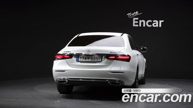 Mercedes-Benz E-Class E300e 4MATIC Exclusive — пробег 54 981 км — фото 4 из 5