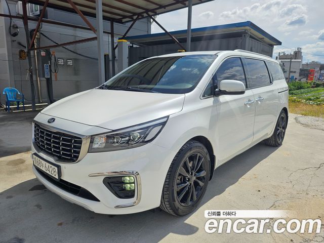 Kia Carnival 7-Seater Limousine VIP — пробег 136 000 км — фото 1 из 5