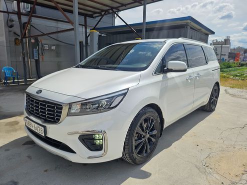 Kia Carnival 7-Seater Limousine VIP — пробег 136 000 км — фото 1 из 5