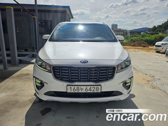 Kia Carnival 7-Seater Limousine VIP — пробег 136 000 км — фото 2 из 5