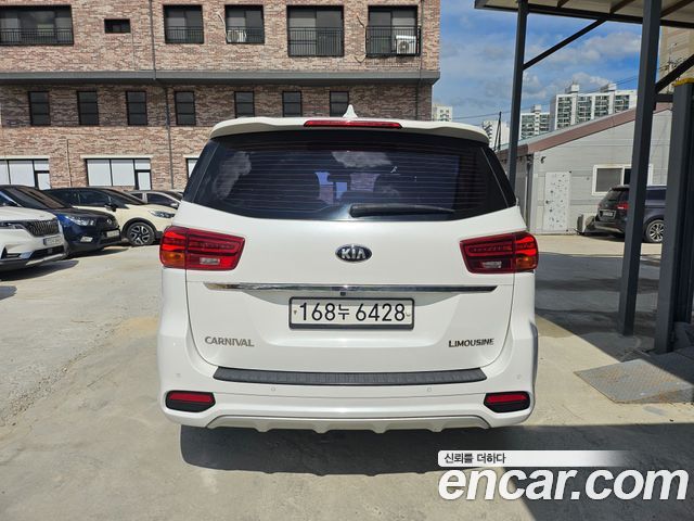 Kia Carnival 7-Seater Limousine VIP — пробег 136 000 км — фото 5 из 5