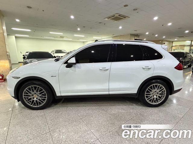 Porsche Cayenne 3.0 Diesel Platium Edition 958 — пробег 233 512 км — фото 2 из 5