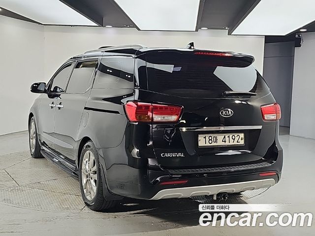 Kia Carnival из Кореи Encar
