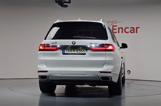 BMW X7 xDrive 40i Design Pure Excellence 7-Seater — пробег 80 190 км — фото 4 из 5