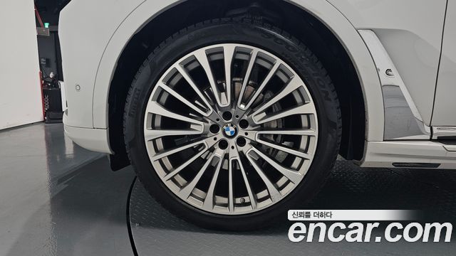 BMW X7 xDrive 40i Design Pure Excellence 7-Seater — пробег 80 190 км — фото 5 из 5