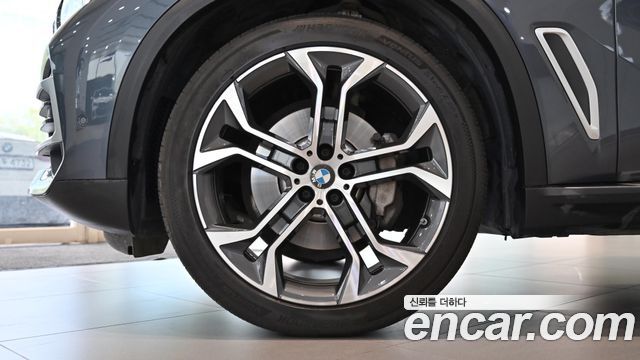 BMW X5 xDrive 40i xLine — пробег 82 803 км — фото 5 из 5