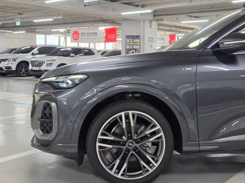 Audi Q5 40 TFSI Quattro S Line — пробег 17 км — фото 4 из 5
