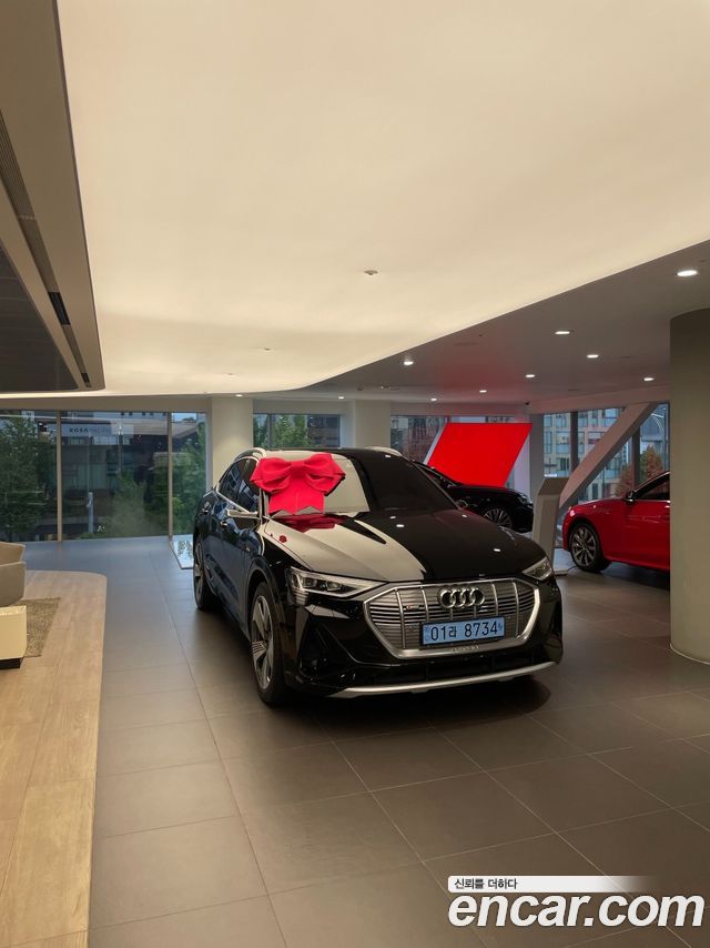 Audi e-tron 55 Quattro Sportback — пробег 38 000 км — фото 1 из 4