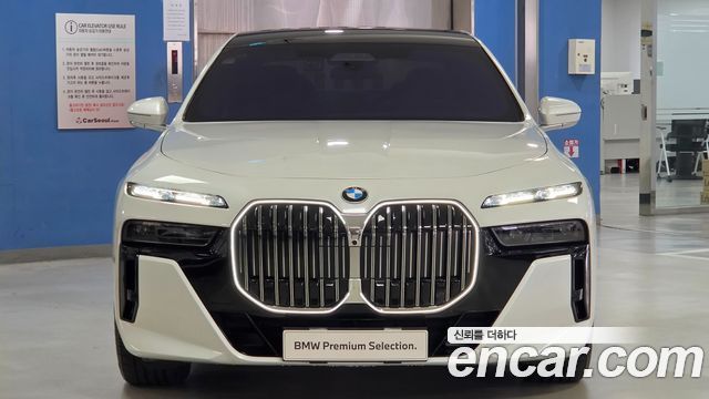 BMW 7-Series 740i xDrive M Sport Limited — пробег 7 941 км — фото 3 из 5