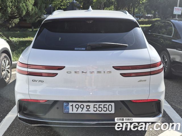 Genesis GV70 2.5T Gasoline AWD — пробег 16 000 км — фото 3 из 5