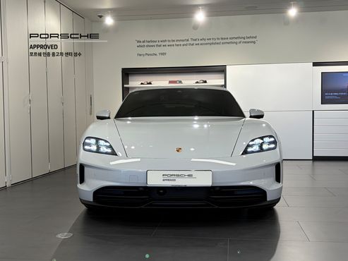 Porsche Taycan Base 4 — пробег 8 052 км — фото 3 из 5