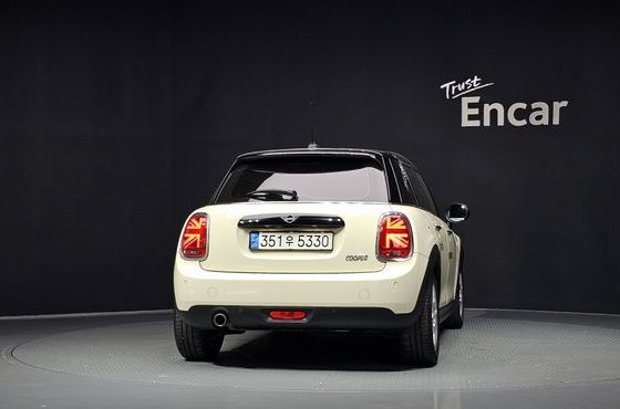 Mini Cooper 5Door HIGH 3rd — пробег 83 056 км — фото 4 из 5