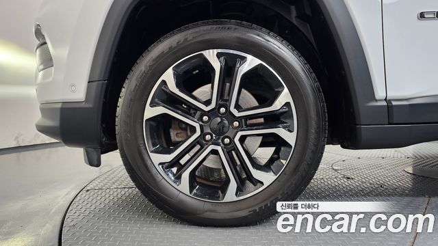 Jeep Compass 2.4 Limitied AWD — пробег 5 049 км — фото 5 из 5