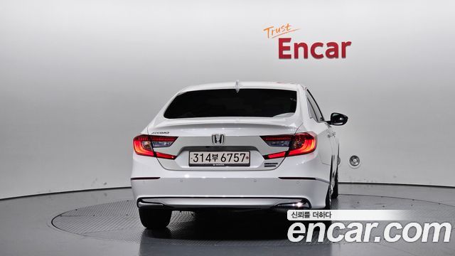 Honda Accord 2.0 Hybrid Touring — пробег 25 628 км — фото 4 из 5