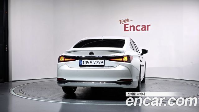 Lexus ES Luxury Plus — пробег 23 635 км — фото 4 из 5