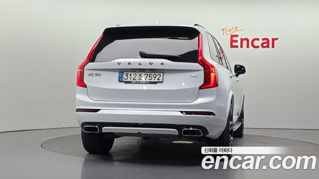 Volvo XC90 T8 R-Design Hybrid — пробег 77 262 км — фото 4 из 5