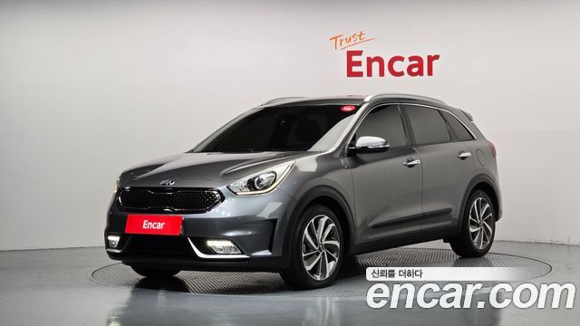 Kia Niro Prestige — пробег 140 070 км — фото 1 из 5