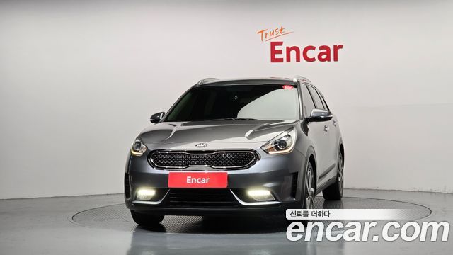 Kia Niro Prestige — пробег 140 070 км — фото 3 из 5