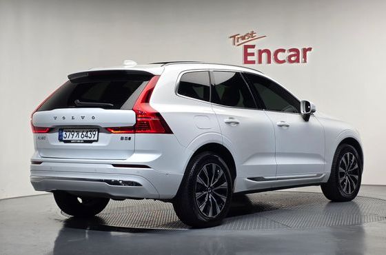 Volvo XC60 B5 Ultimate Bright — пробег 46 351 км — фото 2 из 5