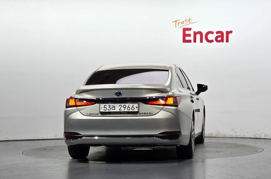 Lexus ES Luxury Plus — пробег 131 385 км — фото 4 из 5