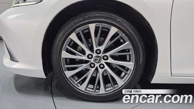 Lexus ES Luxury — пробег 84 825 км — фото 5 из 5