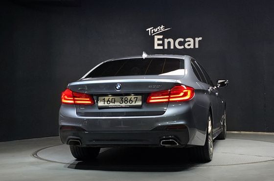 BMW 5-Series 530i xDrive M Sport Package Plus — пробег 70 378 км — фото 4 из 5