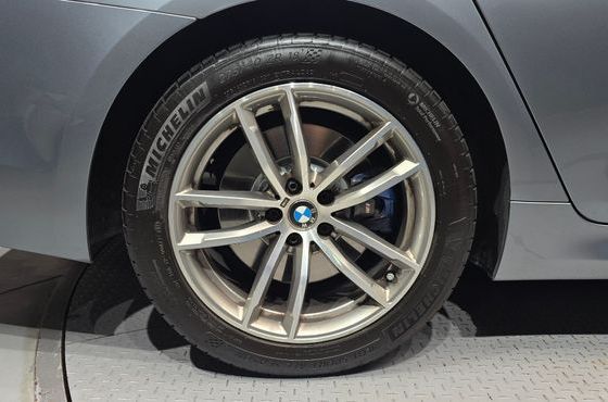 BMW 5-Series 530i xDrive M Sport Package Plus — пробег 70 378 км — фото 5 из 5