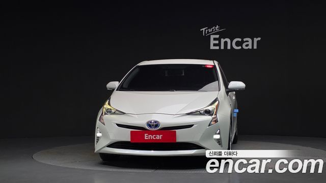 Toyota Prius 1.8 E — пробег 138 500 км — фото 3 из 5
