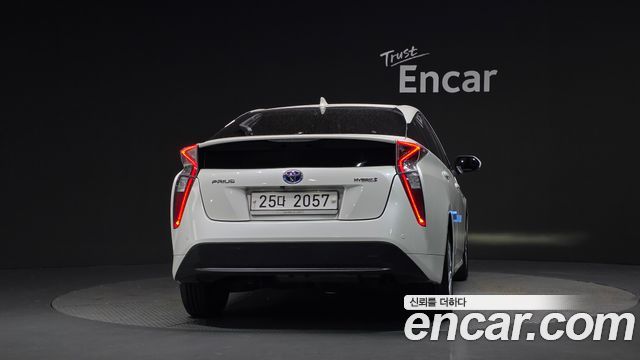 Toyota Prius 1.8 E — пробег 138 500 км — фото 4 из 5