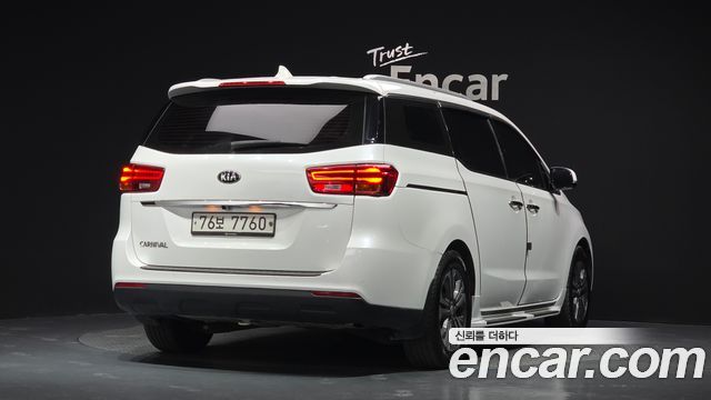 Kia Carnival 11-Seater Prestige — пробег 97 069 км — фото 2 из 5