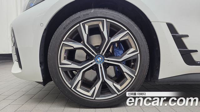 BMW i4 eDrive40 M Sports Pro — пробег 48 520 км — фото 5 из 5
