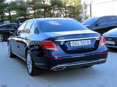 Mercedes-Benz E-Class E220d 4MATIC Exclusive — пробег 194 498 км — фото 3 из 5