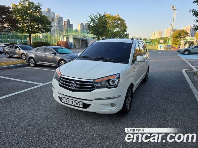 Ssangyong KORANDO 4WD GT 9-seater — пробег 180 000 км — фото 2 из 5