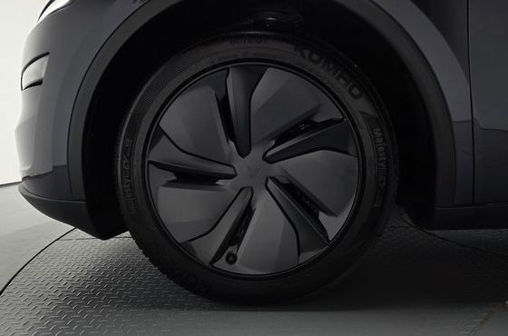 Tesla Model Y Premium RWD — пробег 4 291 км — фото 5 из 5