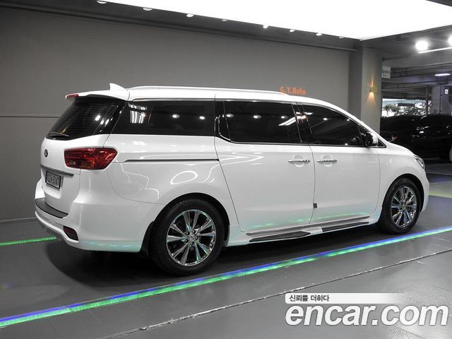 Kia Carnival 9-Seater Noblesse Special — пробег 99 644 км — фото 3 из 5