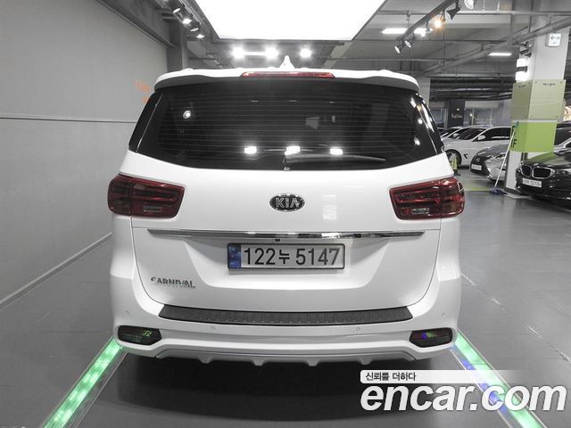 Kia Carnival 9-Seater Noblesse Special — пробег 99 644 км — фото 4 из 5