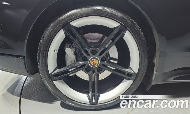 Porsche Taycan 4S — пробег 34 325 км — фото 5 из 5