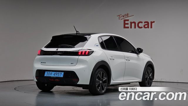 Peugeot 208 GT — пробег 10 417 км — фото 2 из 5