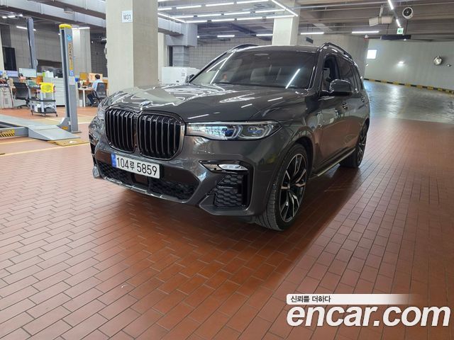 BMW X7 xDrive 40i M Sport Online Exclusive Edition 6 Seater — пробег 83 128 км — фото 1 из 5